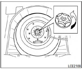 Changing the spare tire with BOSE® sub-woofer