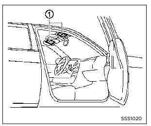 Nissan Rogue – étiquettes d’avertissement du système d’airbag supplémentaire (SRS)