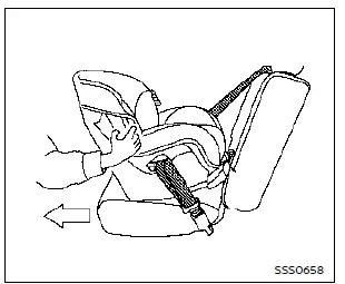 Nissan Rogue : contrôle de stabilité du siège enfant (moins de 25 mm de mouvement) — étape 6